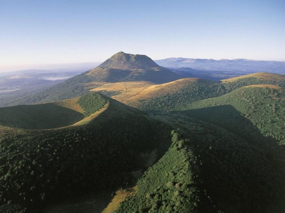 Nid Sous Le Volcan Saint-Sandoux Kültér fotó